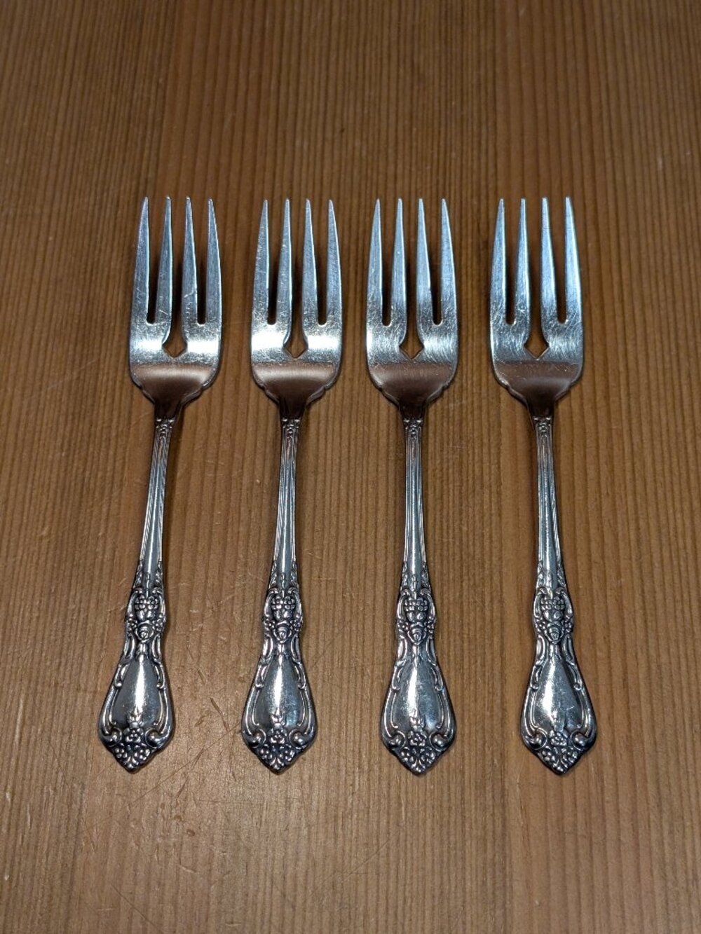 (4) ONEIDA Distinction Deluxe Stainless KENNETT SQUARE 6.25" Salad Fork Set GUC